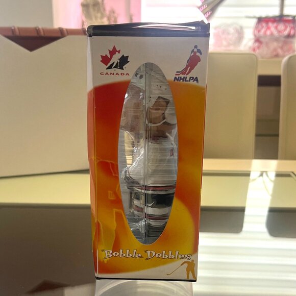 Eric Lindros Hand Painted Bobblehead by Animation In Motion Collectible Series! - Picture 4 of 6